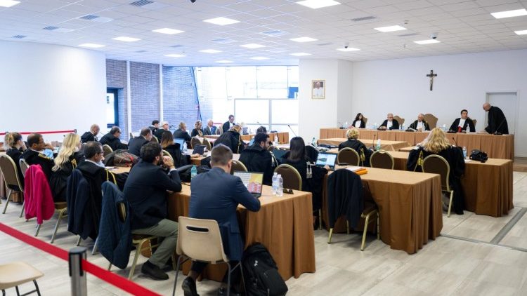 El juicio en curso en el Vaticano sobre la gestión de los fondos de la Santa Sede