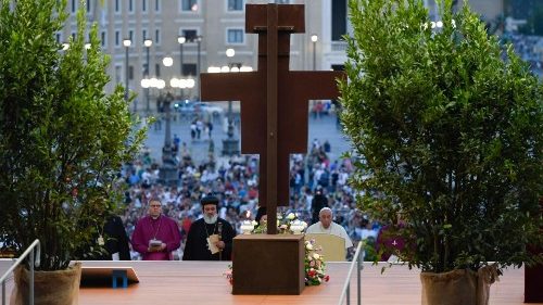 Francesco: Dio parla nel silenzio, chiediamo il dono dell’ascolto per il Sinodo