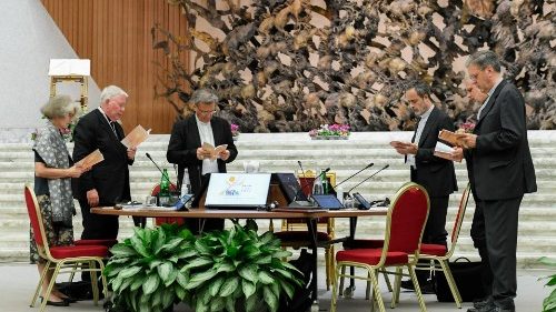 La supplica di pace al Sinodo: fa che l’umanità formi una sola famiglia senza guerre