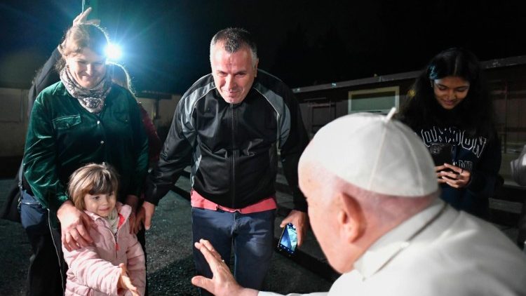 Il saluto a una bambina