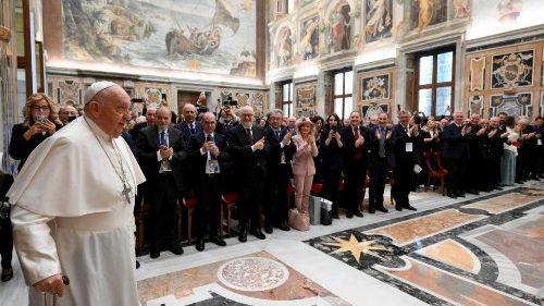 Francesco: è urgente formare uomini capaci di relazioni sane