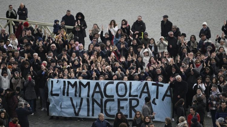 Fedeli in Piazza San Pietro