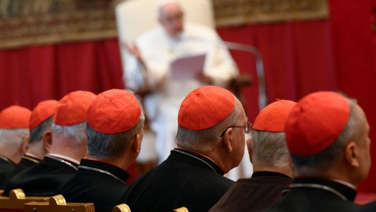 Il Papa durante il discorso per gli auguri natalizi della Curia Romana