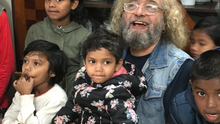 Le père Riccardo Tobanelli fondateur de l'association Tokai Songho, pour les enfants des rues au bangladesh