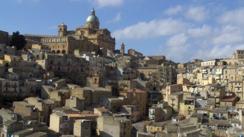 Piazza Armerina aspetta il Papa, il vescovo: “siamo una diocesi di periferia”