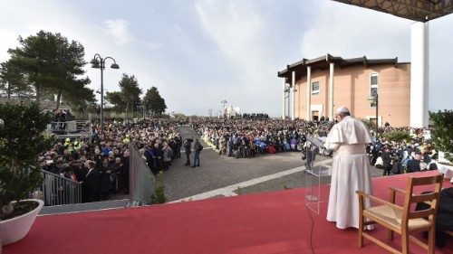 El Papa: como padre Pío, seamos instrumentos del amor de Jesús 