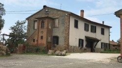 1g-09-guarasci-primo insediamento Nomadelfiaaem.jpg