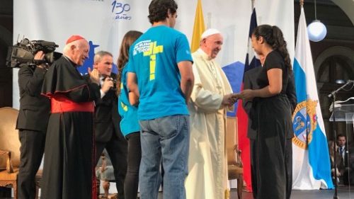 Papa no encontro com o mundo universitário 