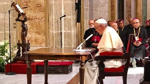 Pope addresses Chilean priests, religious, seminarians: Full text