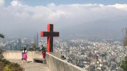 Kempis serv.28 c croce sul cerro San cristobal.JPG