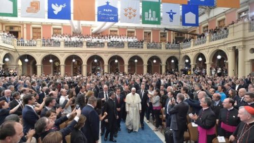 Video. Papa Francesco alla Pontificia Università Cattolica