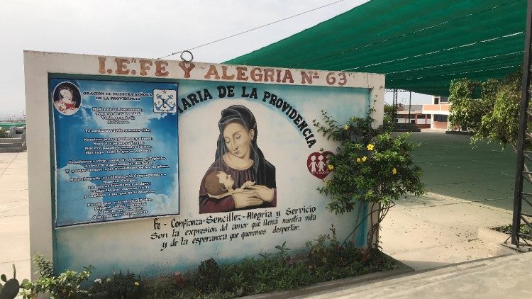 Perù - Trujillo Colegio fe y alegriLe collège «Fe y Alegria» de Trujillo compte 1350 élèves de 6 à 16 ans.a