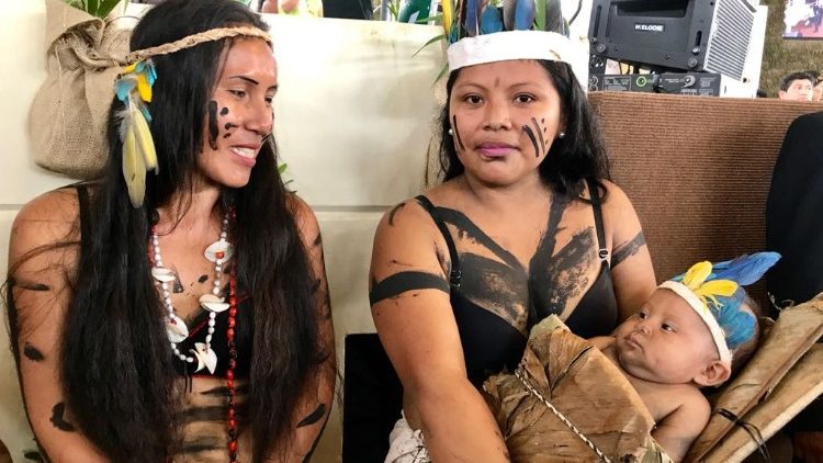 Indígenas de Puerto Maldonado, Amazonia peruana.