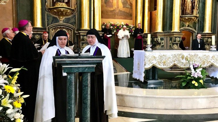 El Papa y las religiosas de vida contemplativa