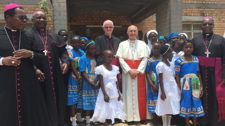 Card. Filoni, in Malawi, in una delle sue visite pastorali in Africa