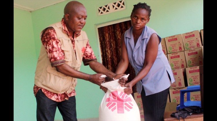 Caritas Belgium distributing food aid in the DRC's  Grand Kasai region 