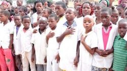 alguns alunos do interior de   Angola ok.jpg