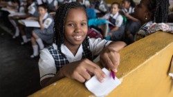 CH-12-082--Kinder in der SchuleAEM.jpg