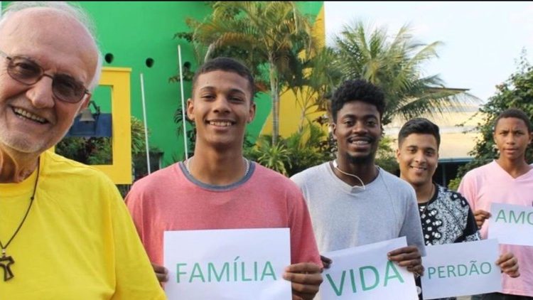 Padre Renato Chiera, fundador da Casa do Menor