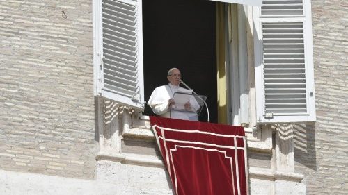 Papa: su nostre fragilità, Dio è ricco di misericordia - VIDEO