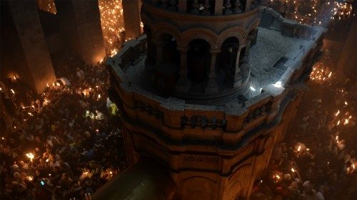 Pasqua Chiese Orientali: a Gerusalemme il rito del Fuoco Santo