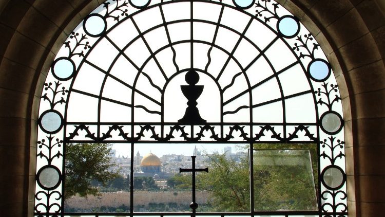 “las parroquias prosiguen su servicio pastoral con atención preferencial por los pobres y lugares de encuentro entre cristianos y musulmanes” 