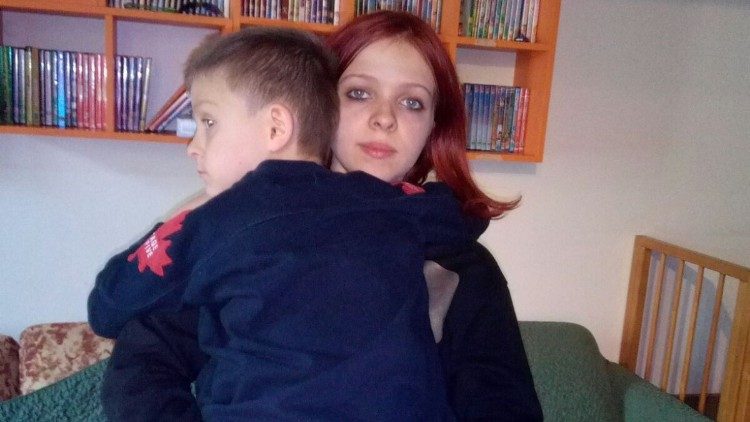 Aurora, mamma a 12 anni