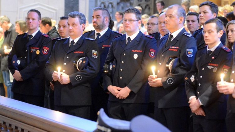 Zahlreiche Einsatzkräfte nahmen am Gedenkgottesdienst teil