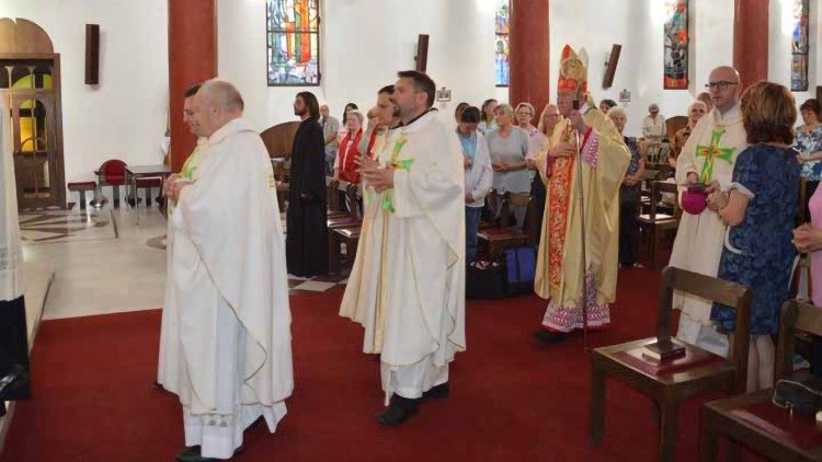 L'arcivescovo Hocevar nella cattedrale di Belgrado 