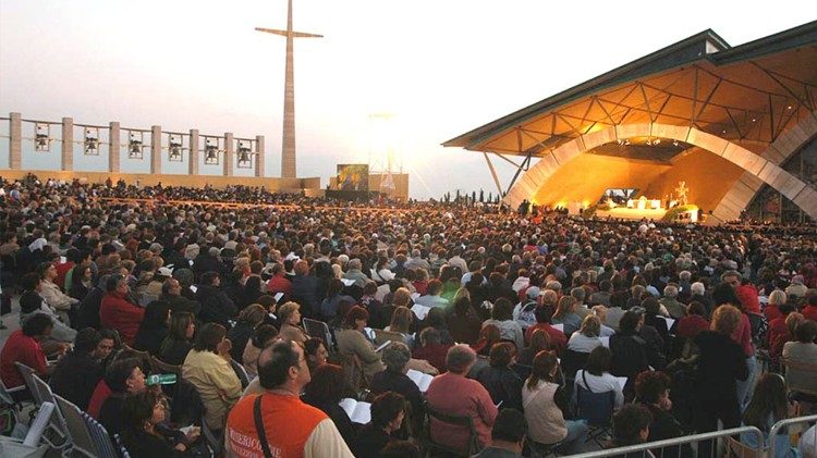 The faithful in front of the new Church of Saint Pio of Pietralcina a San Giovanni Rotondo 