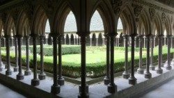 Chiostro Mont Saint Michel ok.jpg