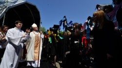 D. Manuel Linda com universitáriosAEM.jpg