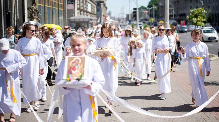 Fumbo la Ekaristi Takatifu ni muhtasari wa imani na mapendo ya Kristo Yesu kwa Kanisa lake!