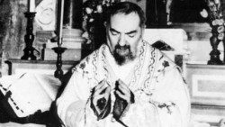 PADRE_PIO_GIOVaem.jpg