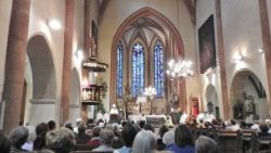 Preghiera e messa presedutta da mons Cvikl 40 anni dalla morte di Drzecnik 4.jpg