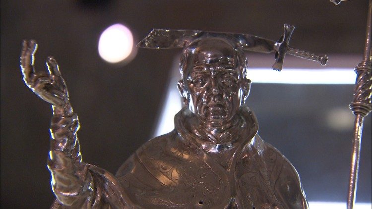 A statue of Saint Thomas of Canterbury, patron of the Venerable English College