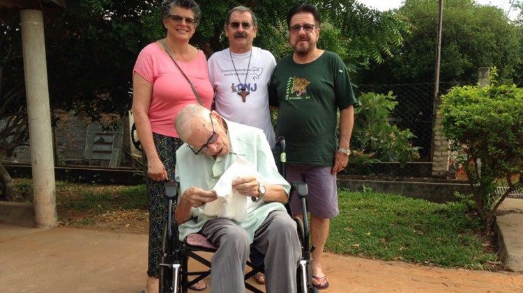 Dom Pedro Casaldaliga , o atual bispo, Dom Adriano Ciocca, o diácono Zeca e sua esposa Rita de Cássia