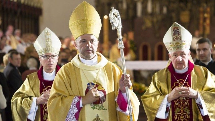 Archbishop Marek Zalewski (centre).