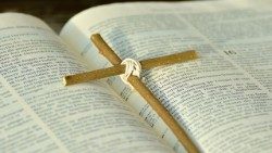 bible-2167778_960_720aem.jpg