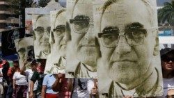 carteles-de-arnulfo-romero_1 okoko.jpg
