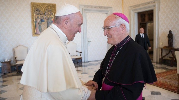 2017.11.04 Papa Francisco y presidente de la Conferencia Episcopal Honduras, Mons. Ángel Garachana