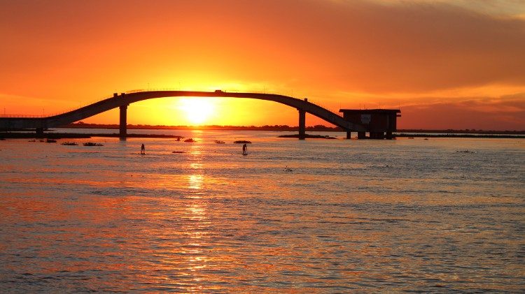 Dẫn đưa người trẻ đến với Chúa là mối quan tâm của cha Michele Brambilla