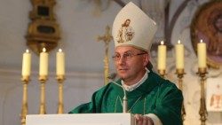 Polska, prymas do młodzieży polonijnejAEM.jpg