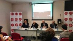 Presentazione rapporto Aiuto alla Chiesa che soffre.JPG