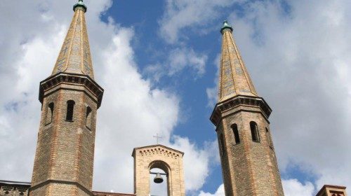 D: Canisius-Rektor verteidigt Einstellung von Lehrerin mit Kopfttuch