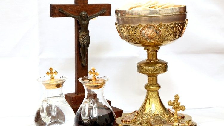 Ekaristi Takatifu ni chakula cha maisha yetu ya kiroho.