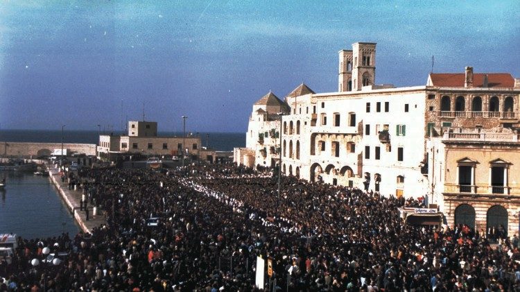 El día del funeral de Don Tonino en Molfetta, donde el Papa celebrará la Santa Misa 