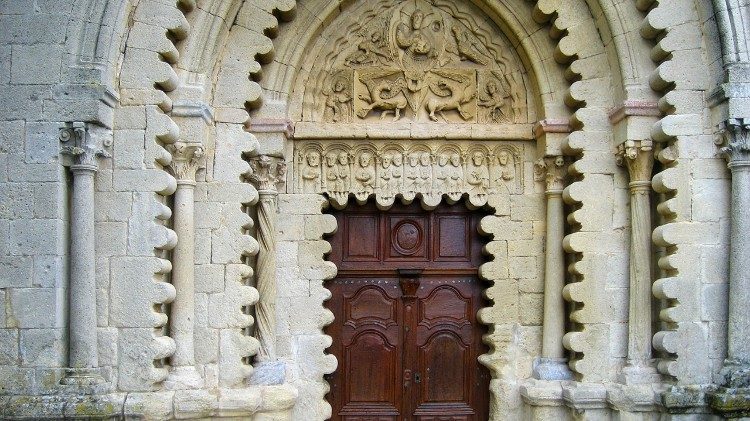 Schmales Kirchenportal