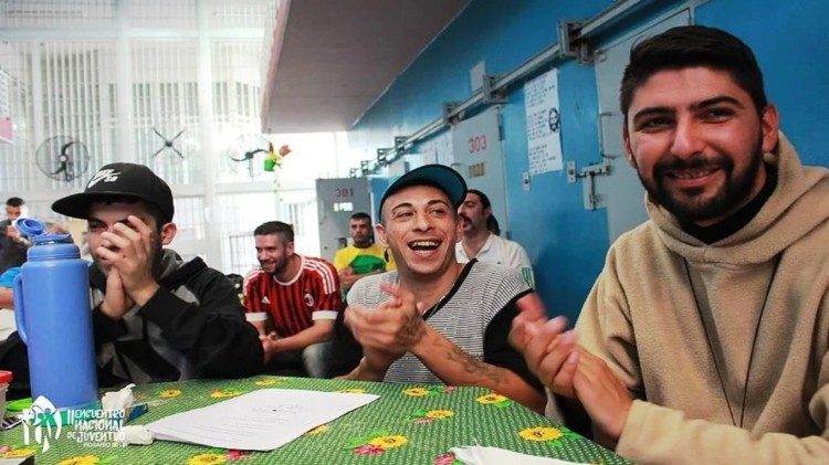 Jóvenes argentinos en acción pastoral.