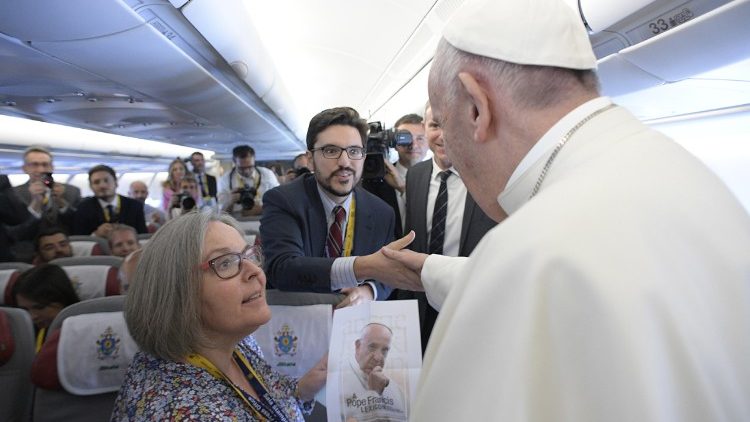 Journalists Cindy Wooden and Joshua McElwee present the Pope with the cover design for their book 'A Pope Francis Lexicon'